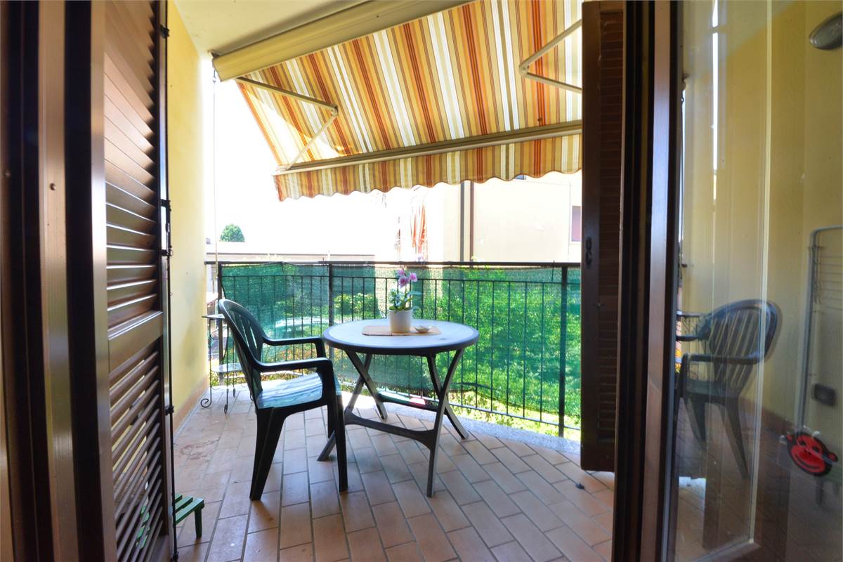 CANTU' TRELOCALI CON TERRAZZINO, CANTINA E BOX