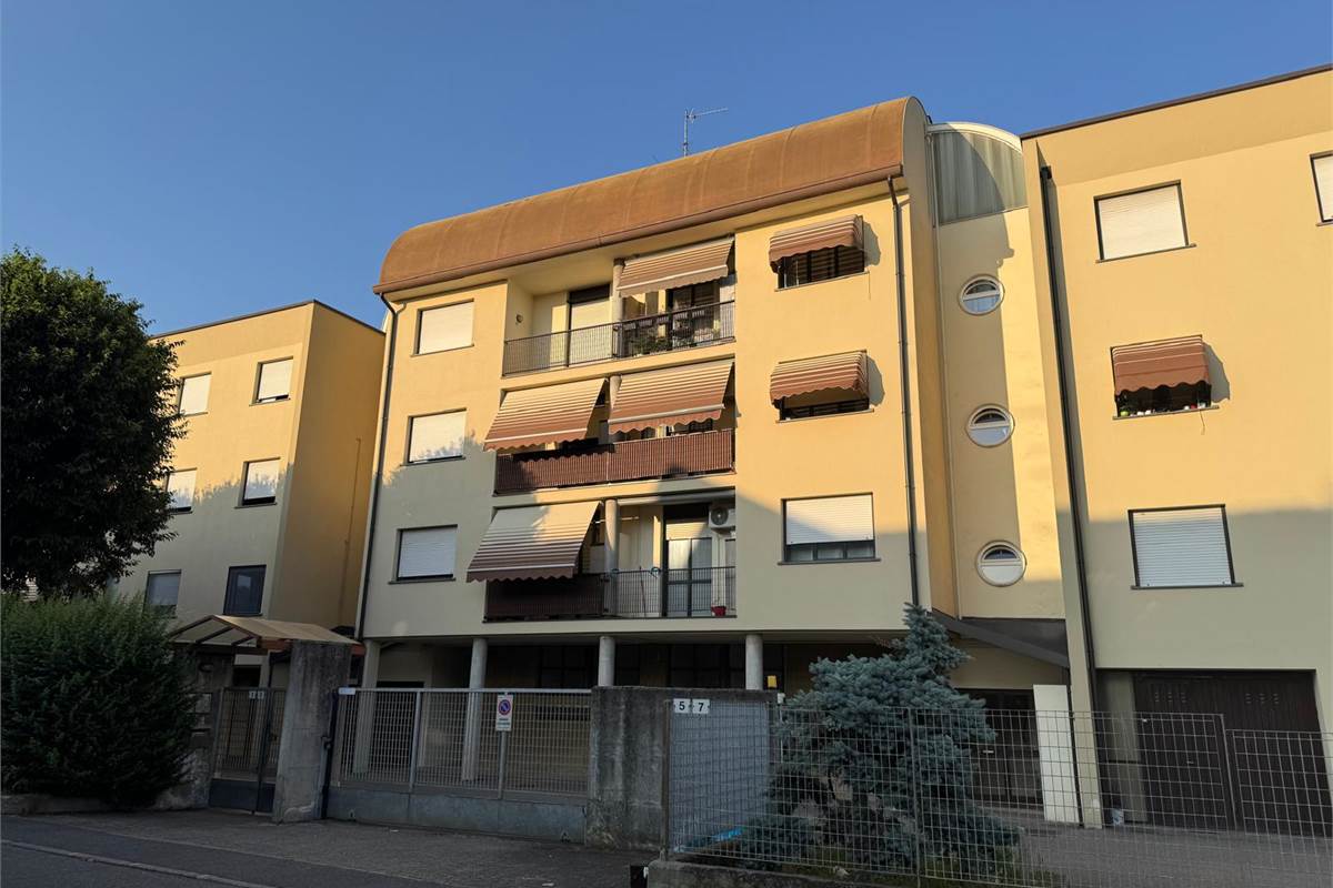 CERMENATE TRILOCALE COMPLETAMENTE RISTRUTTURATO