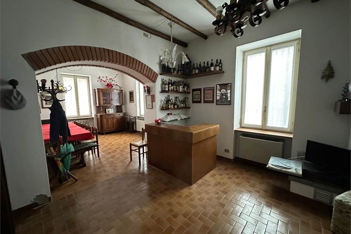 CANT' CASA SINGOLA CON TRE APPARTAMENTI