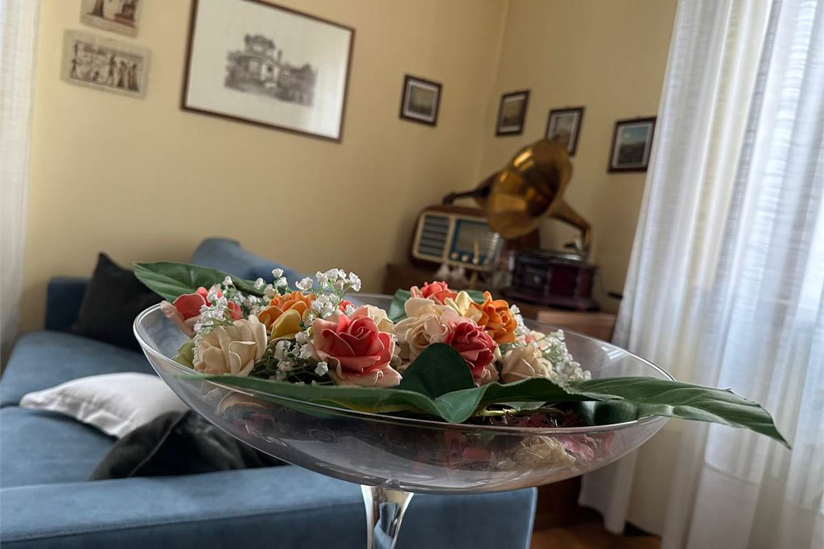 CANT' CASA SINGOLA CON TRE APPARTAMENTI