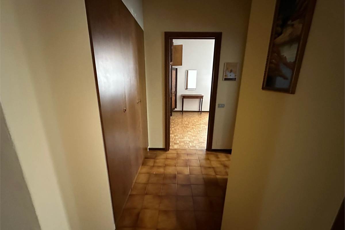 CANT' CASA SINGOLA CON TRE APPARTAMENTI
