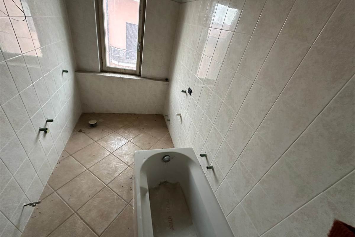 CANT' CASA SINGOLA CON TRE APPARTAMENTI