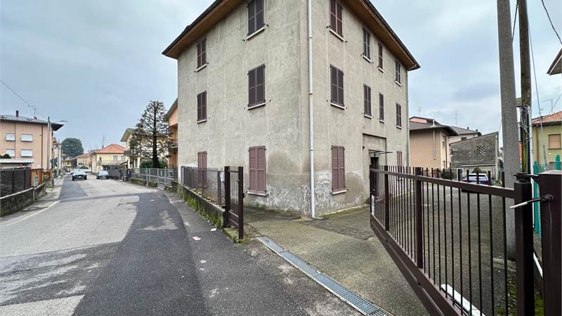 CANT' CASA SINGOLA CON TRE APPARTAMENTI