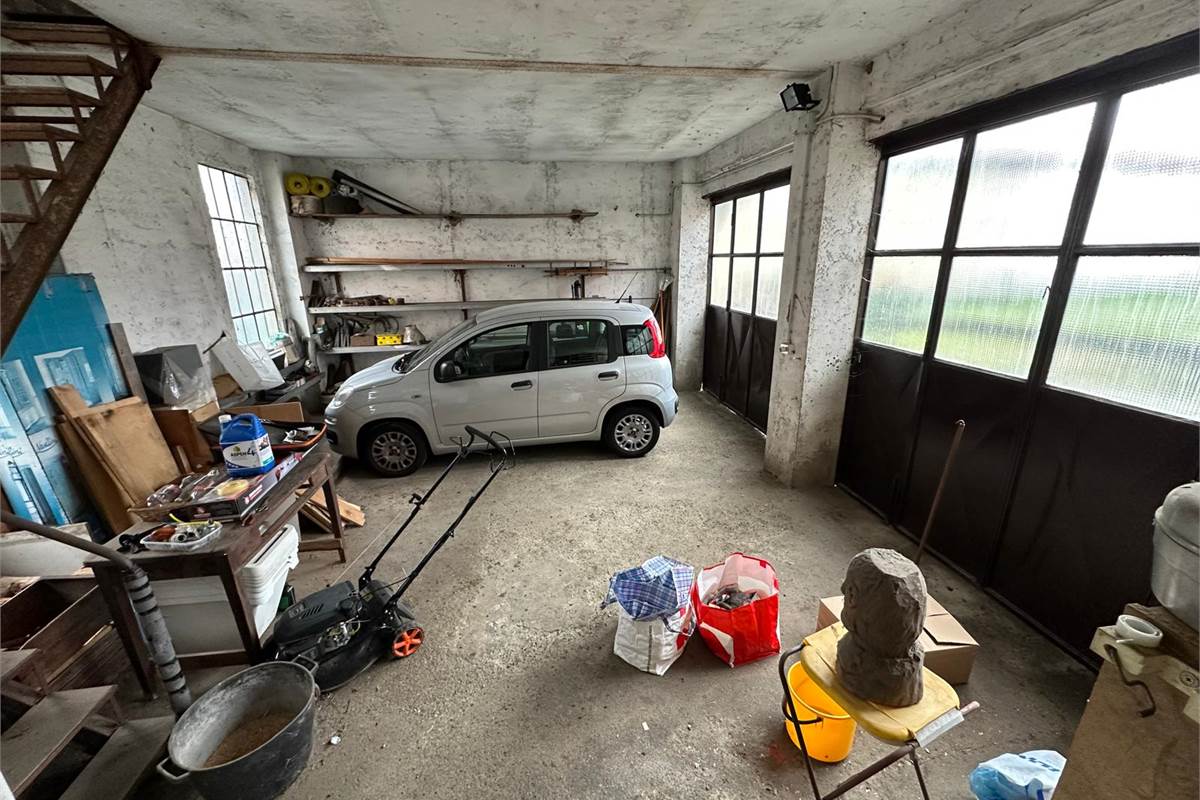 CANT' CASA SINGOLA CON TRE APPARTAMENTI