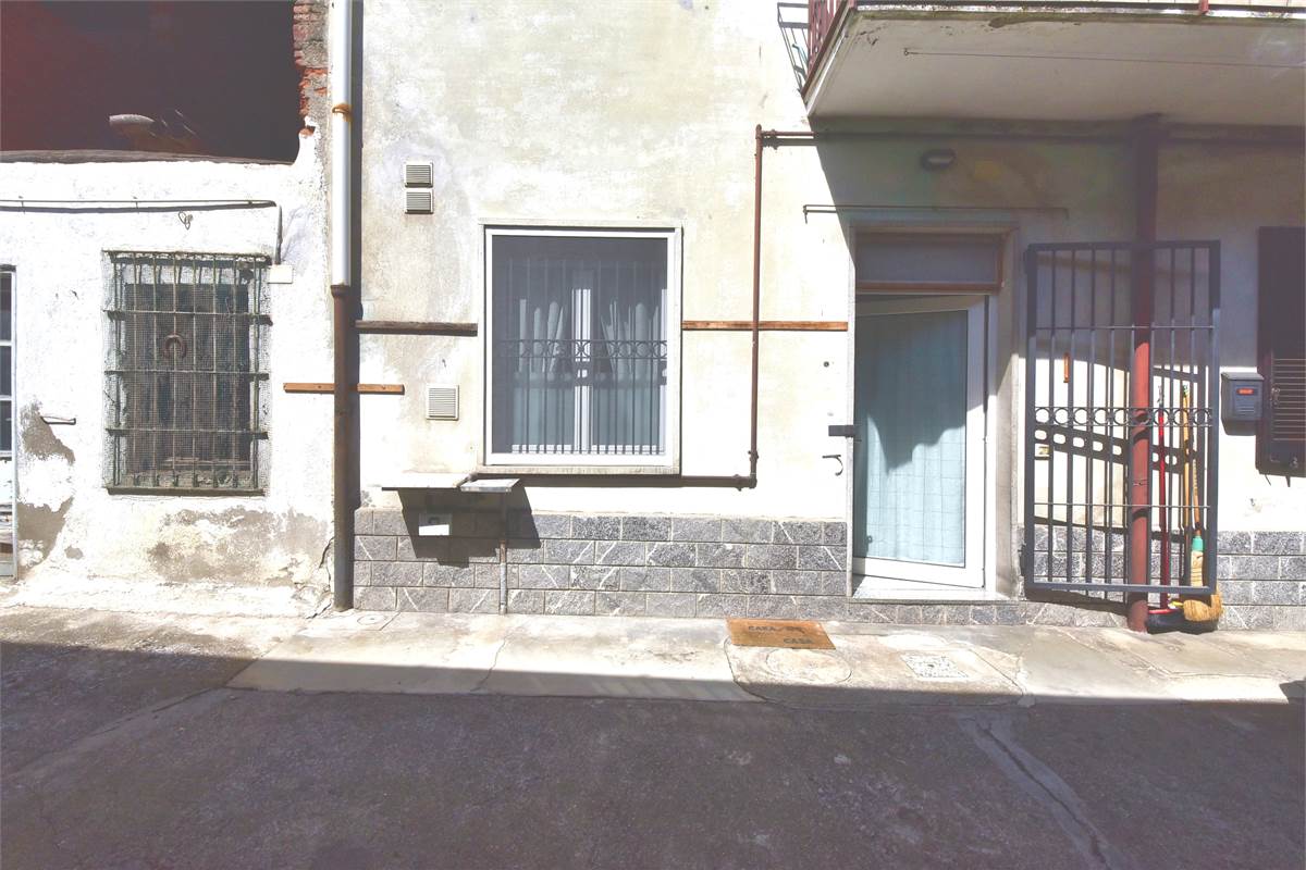 OLTRONA PORZIONE DI CASA IN CORTE SU DUE LIVELLI CON BOX