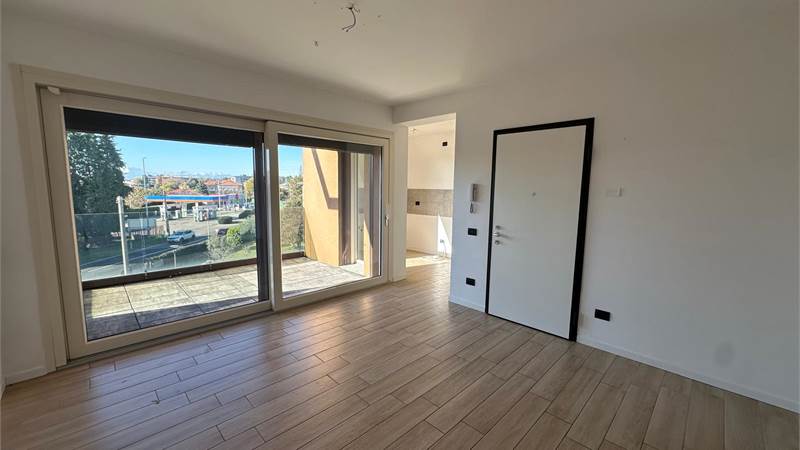 GUANZATE TRILOCALE CON TERRAZZO E BOX