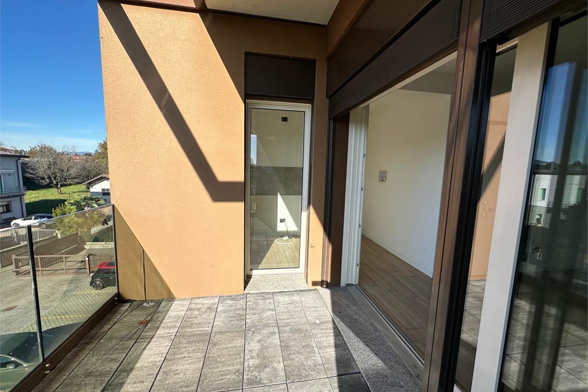 GUANZATE TRILOCALE CON TERRAZZO E BOX