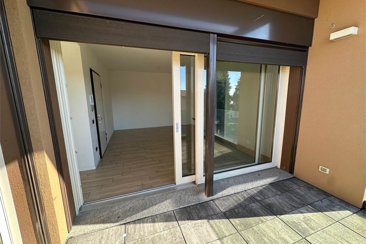 GUANZATE TRILOCALE CON TERRAZZO E BOX