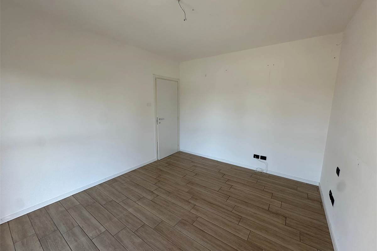 GUANZATE TRILOCALE CON TERRAZZO E BOX