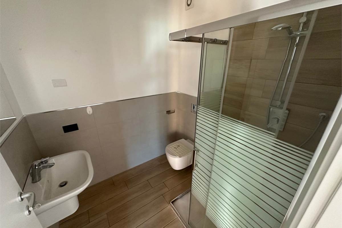 GUANZATE TRILOCALE CON TERRAZZO E BOX