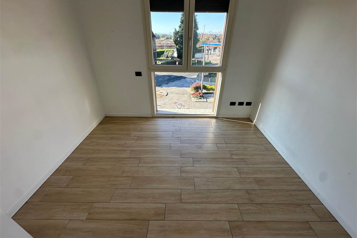 GUANZATE TRILOCALE CON TERRAZZO E BOX