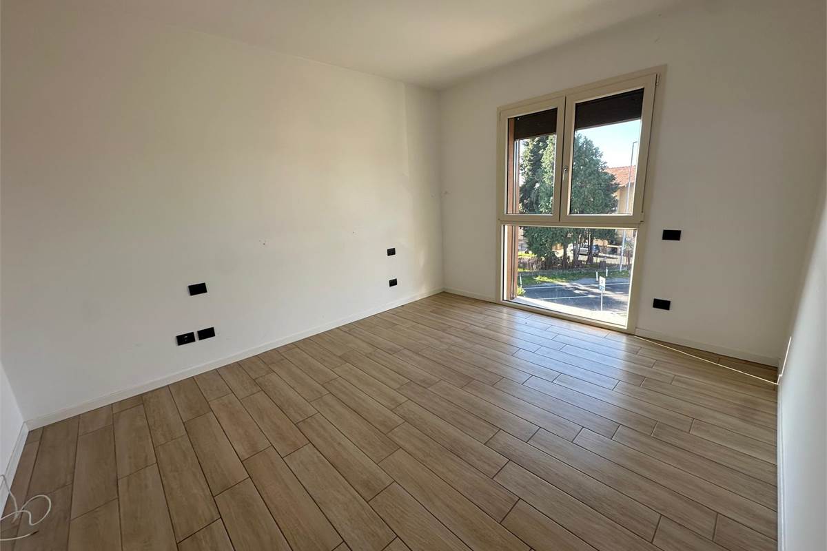 GUANZATE TRILOCALE CON TERRAZZO E BOX