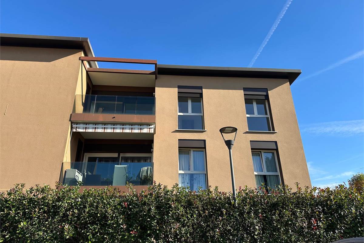 GUANZATE TRILOCALE CON TERRAZZO E BOX