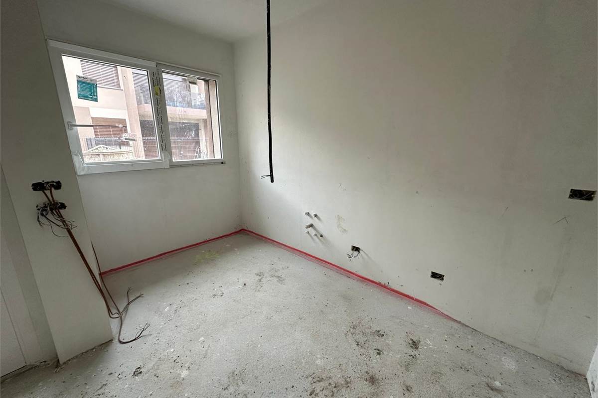 ROVELLASCA NUOVO TRILOCALE CON GIARDINO