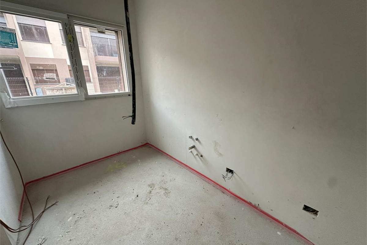 ROVELLASCA NUOVO TRILOCALE CON GIARDINO