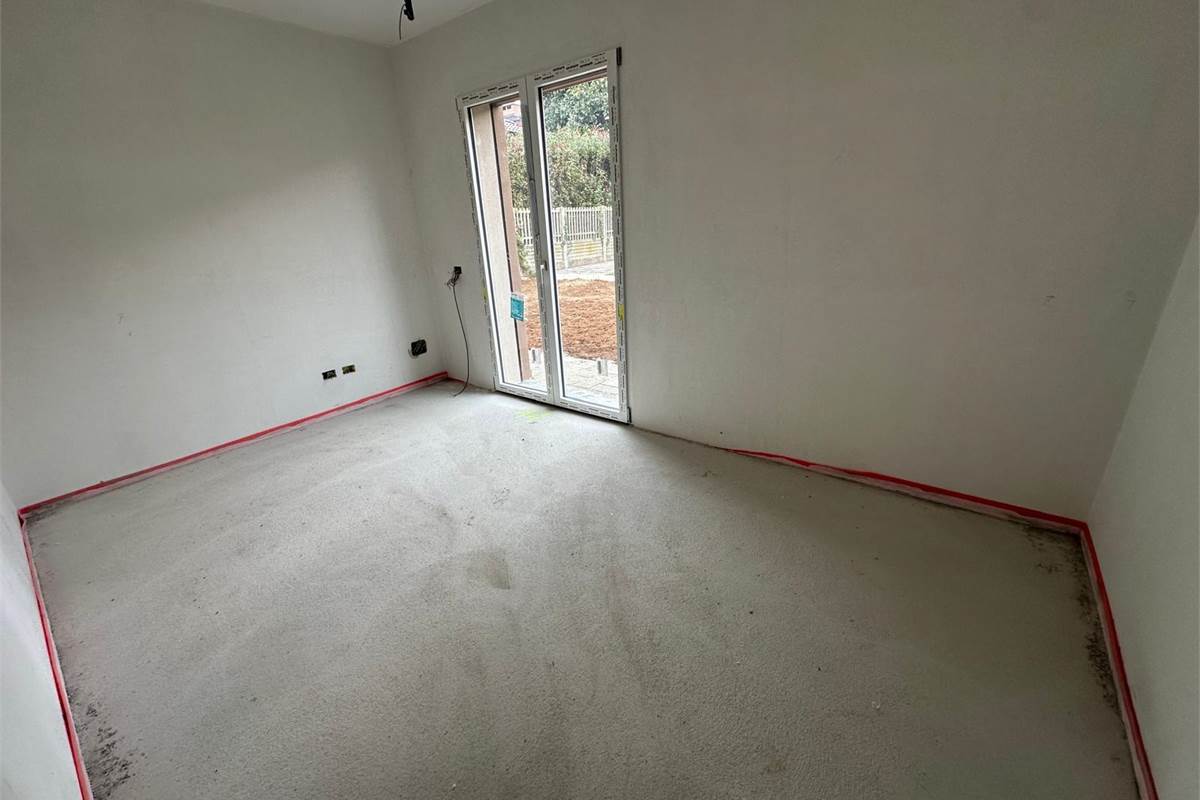 ROVELLASCA NUOVO TRILOCALE CON GIARDINO