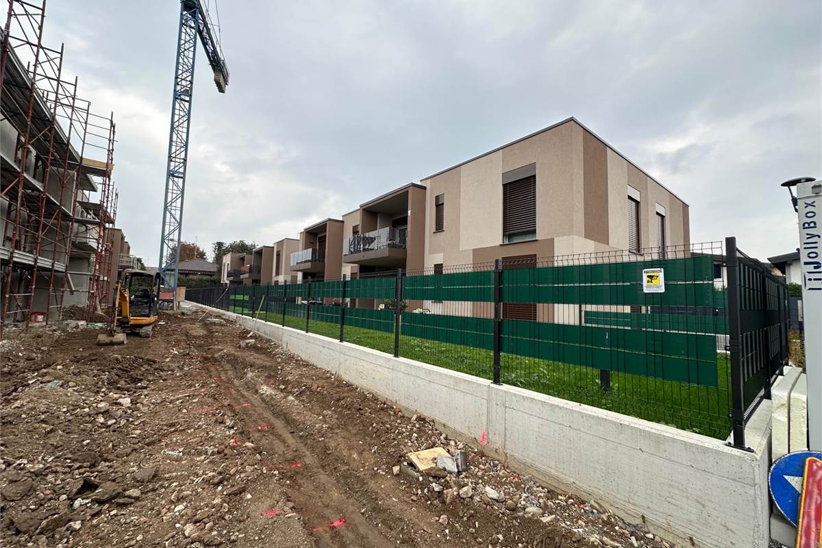 ROVELLASCA NUOVO TRILOCALE CON GIARDINO