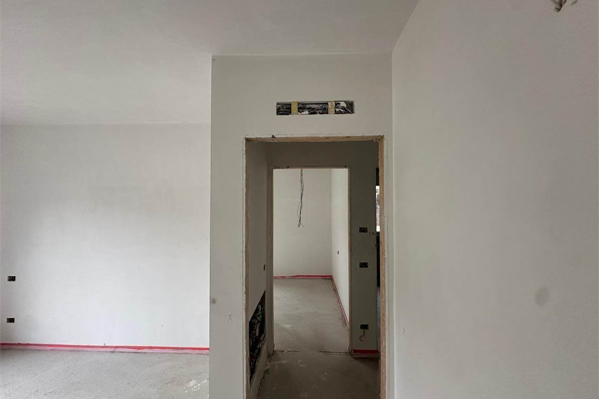 ROVELLASCA NUOVO TRILOCALE CON GIARDINO