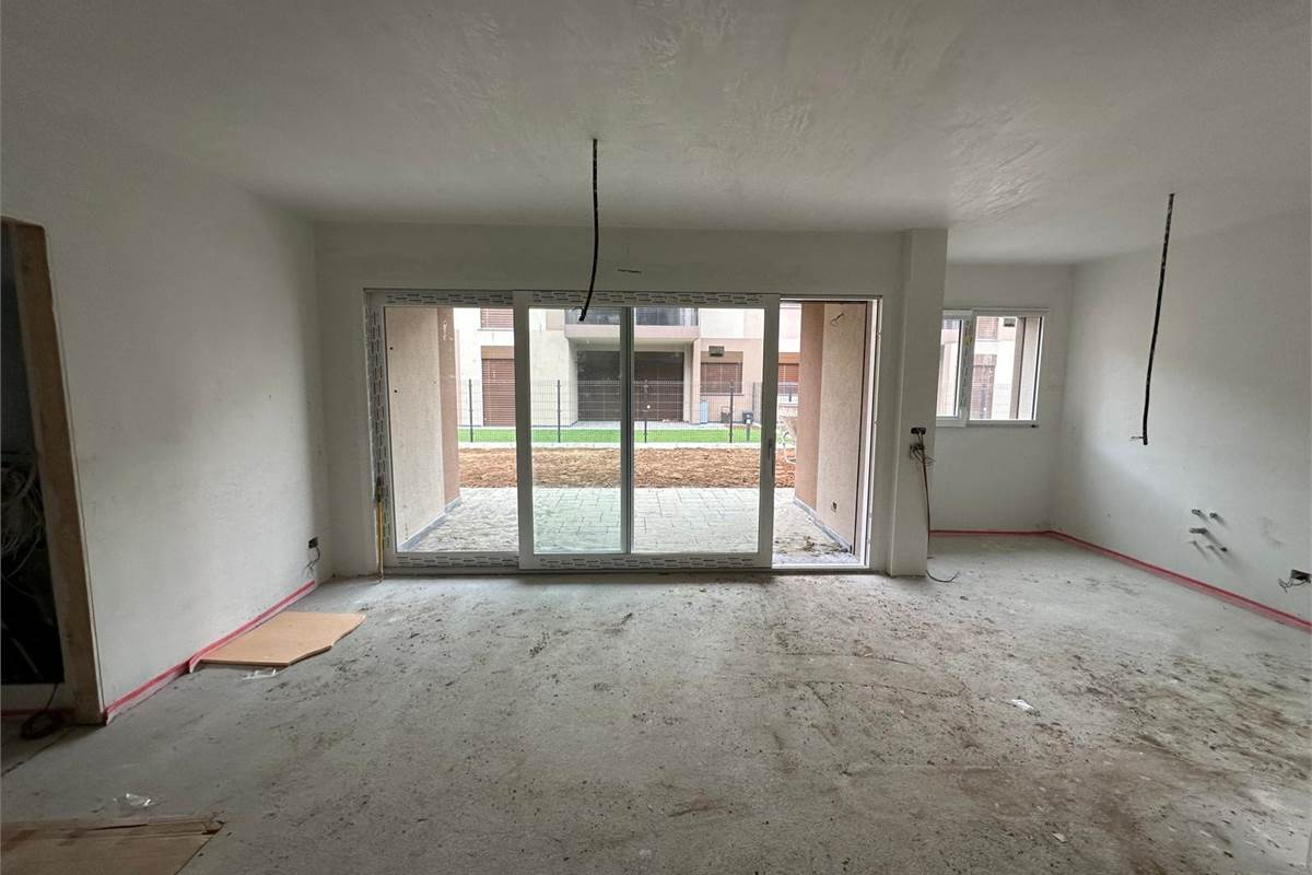 ROVELLASCA NUOVO TRILOCALE CON GIARDINO