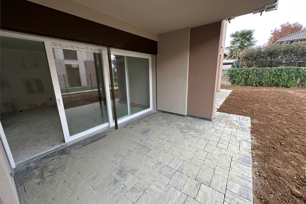 ROVELLASCA NUOVO TRILOCALE CON GIARDINO