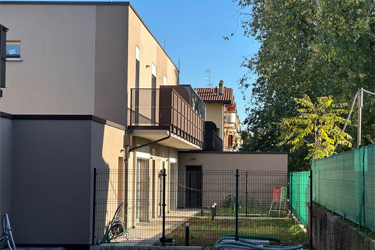  LIMIDO COMASCO VILLETTA A SCHIERA DI NUOVA COSTRUZIONE