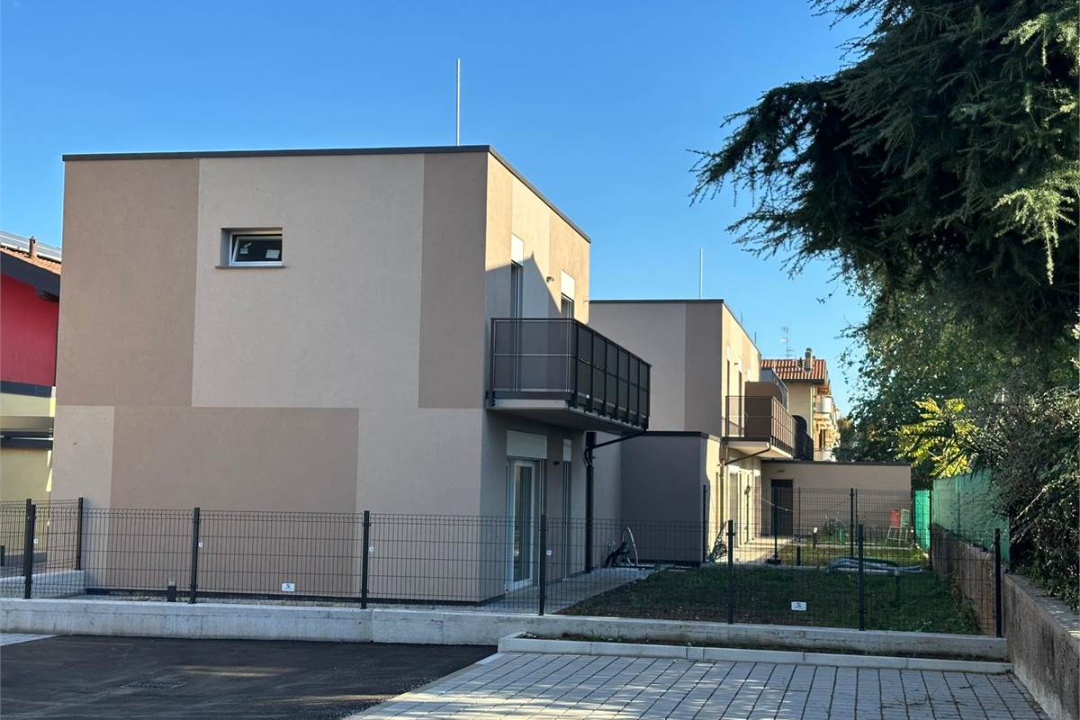  LIMIDO COMASCO VILLETTA A SCHIERA DI NUOVA COSTRUZIONE