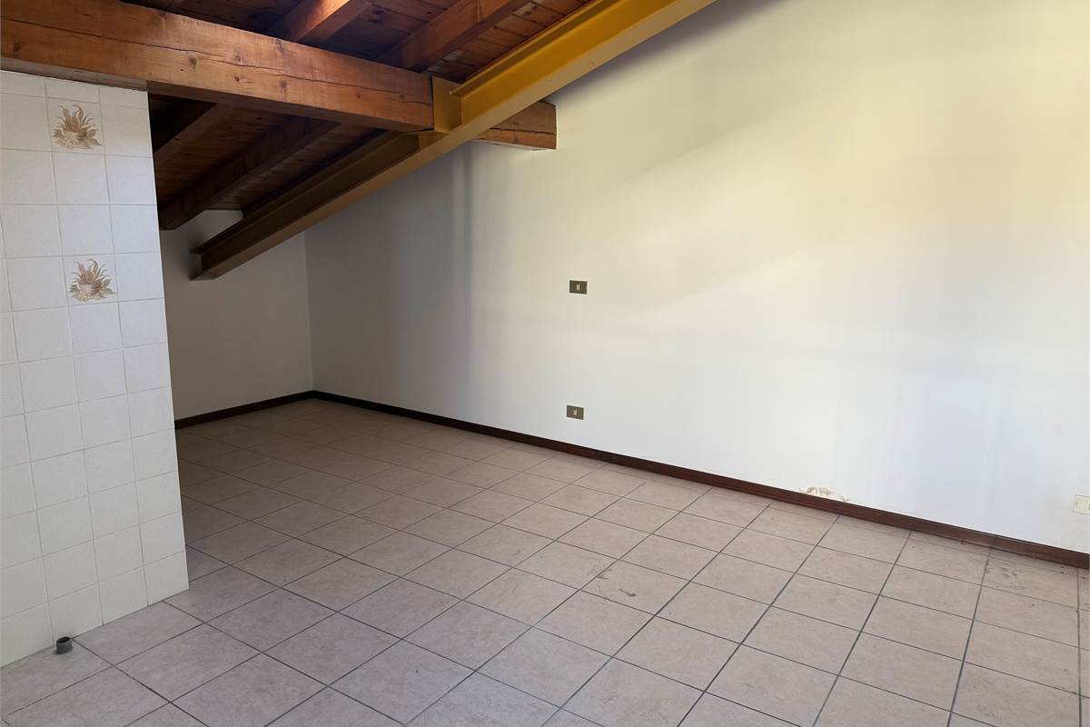 CASNATE VILLA INDIPENDENTE