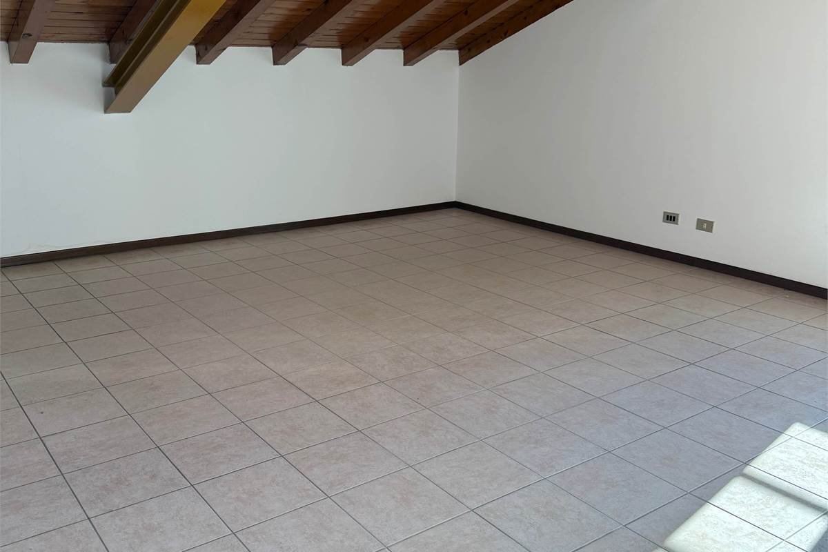 CASNATE VILLA INDIPENDENTE