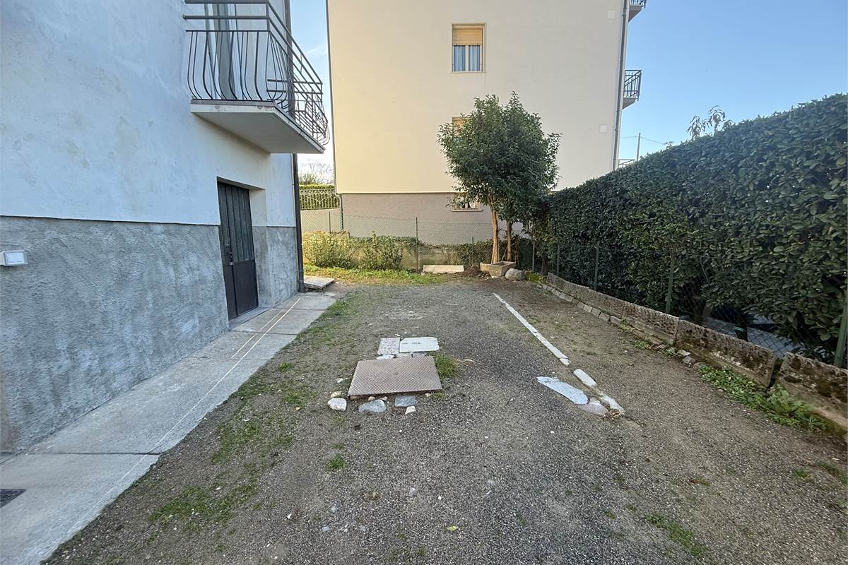 CASNATE VILLA INDIPENDENTE