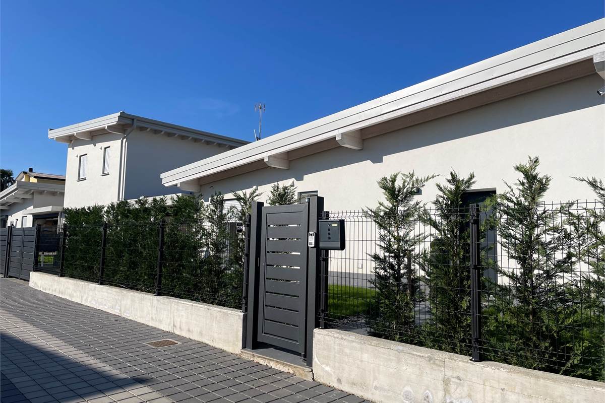 ULTIME DUE VILLE NUOVE con giardino privato 