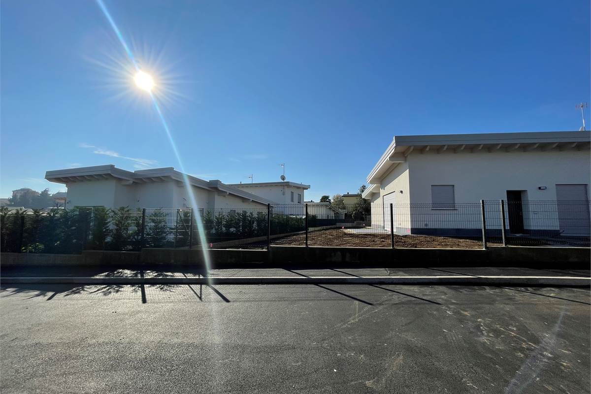 ULTIME DUE VILLE NUOVE con giardino privato 