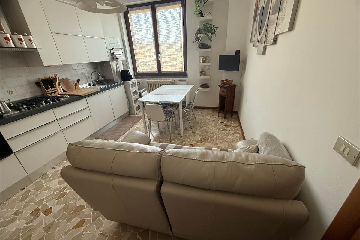 APPARTAMENTO LUMINOSO E PANORAMICO IN PICCOLA PALAZZINA 