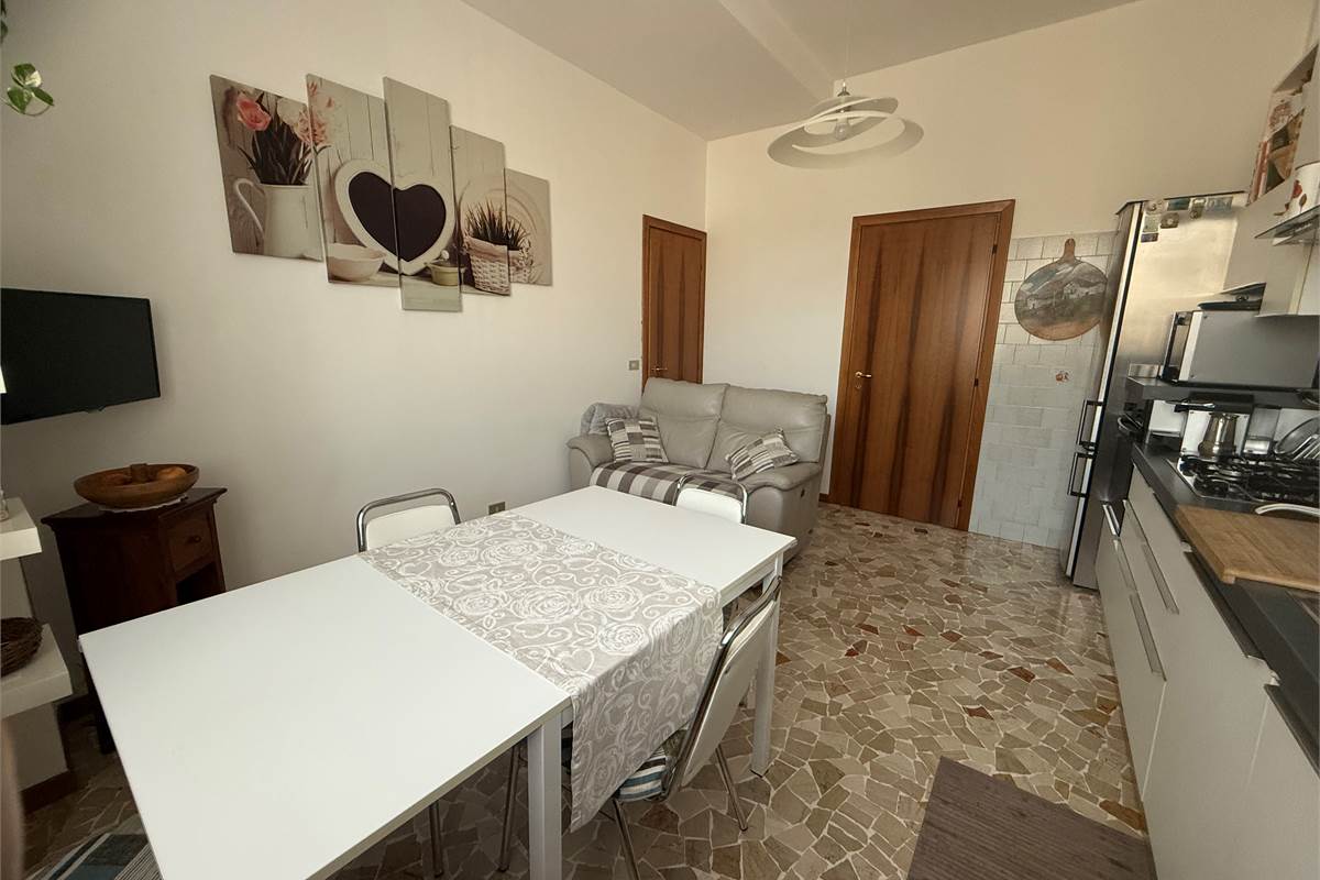 APPARTAMENTO LUMINOSO E PANORAMICO IN PICCOLA PALAZZINA 