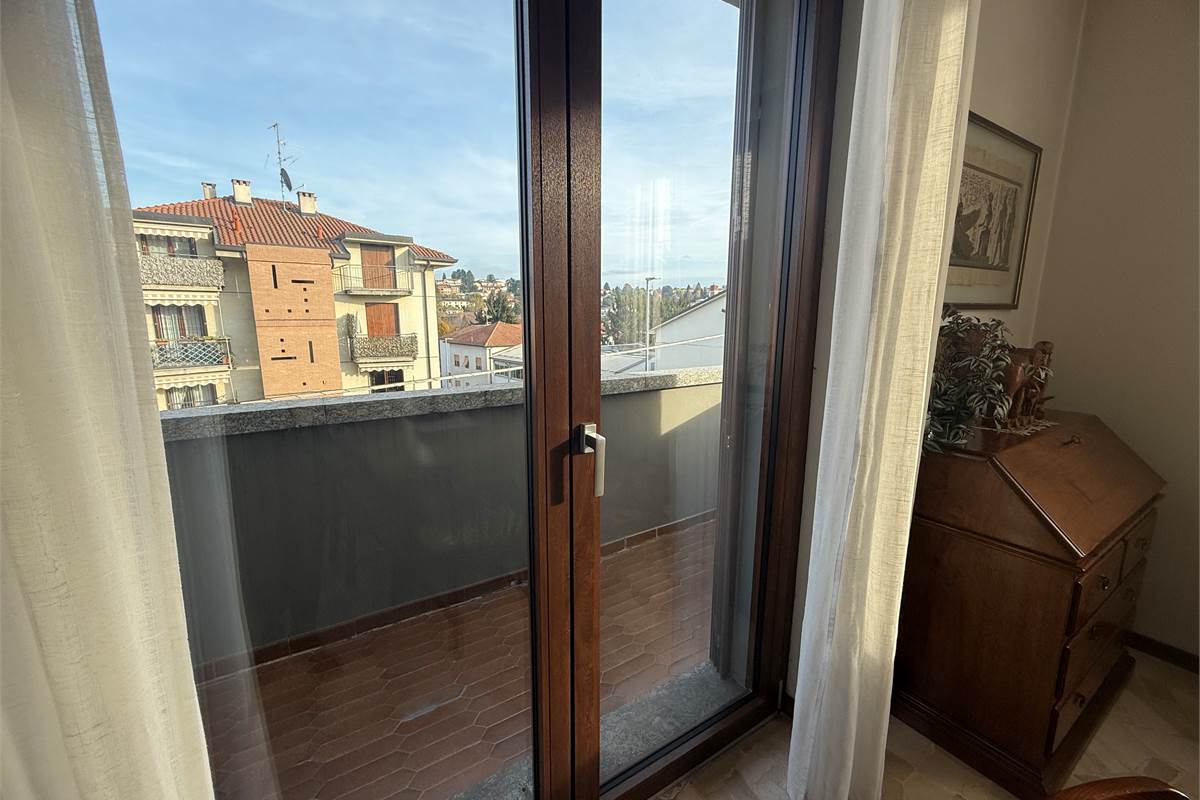 APPARTAMENTO LUMINOSO E PANORAMICO IN PICCOLA PALAZZINA 