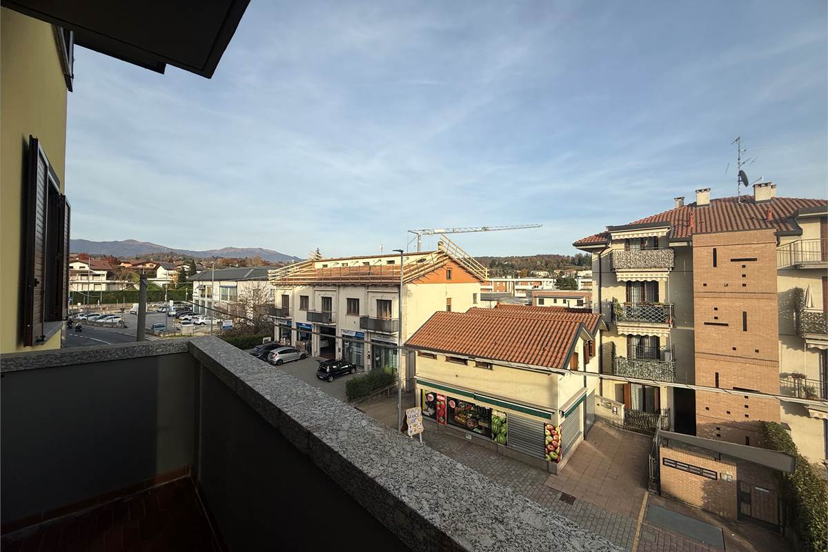 APPARTAMENTO LUMINOSO E PANORAMICO IN PICCOLA PALAZZINA 