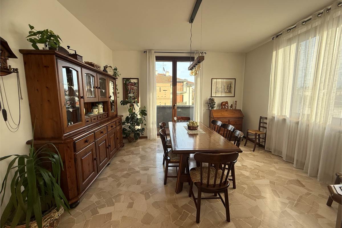 APPARTAMENTO LUMINOSO E PANORAMICO IN PICCOLA PALAZZINA 