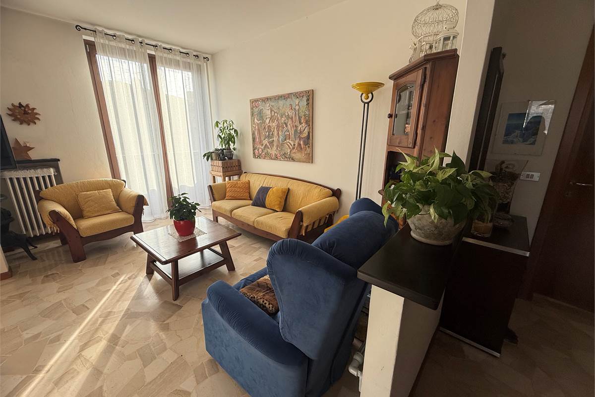 APPARTAMENTO LUMINOSO E PANORAMICO IN PICCOLA PALAZZINA 