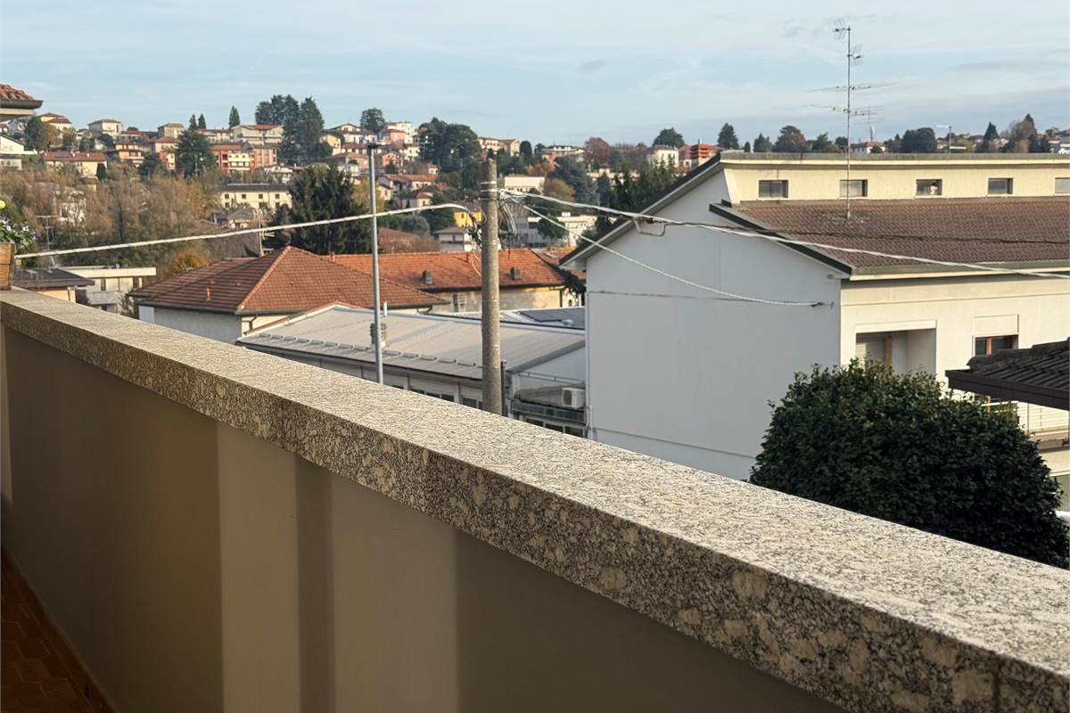 APPARTAMENTO LUMINOSO E PANORAMICO IN PICCOLA PALAZZINA 