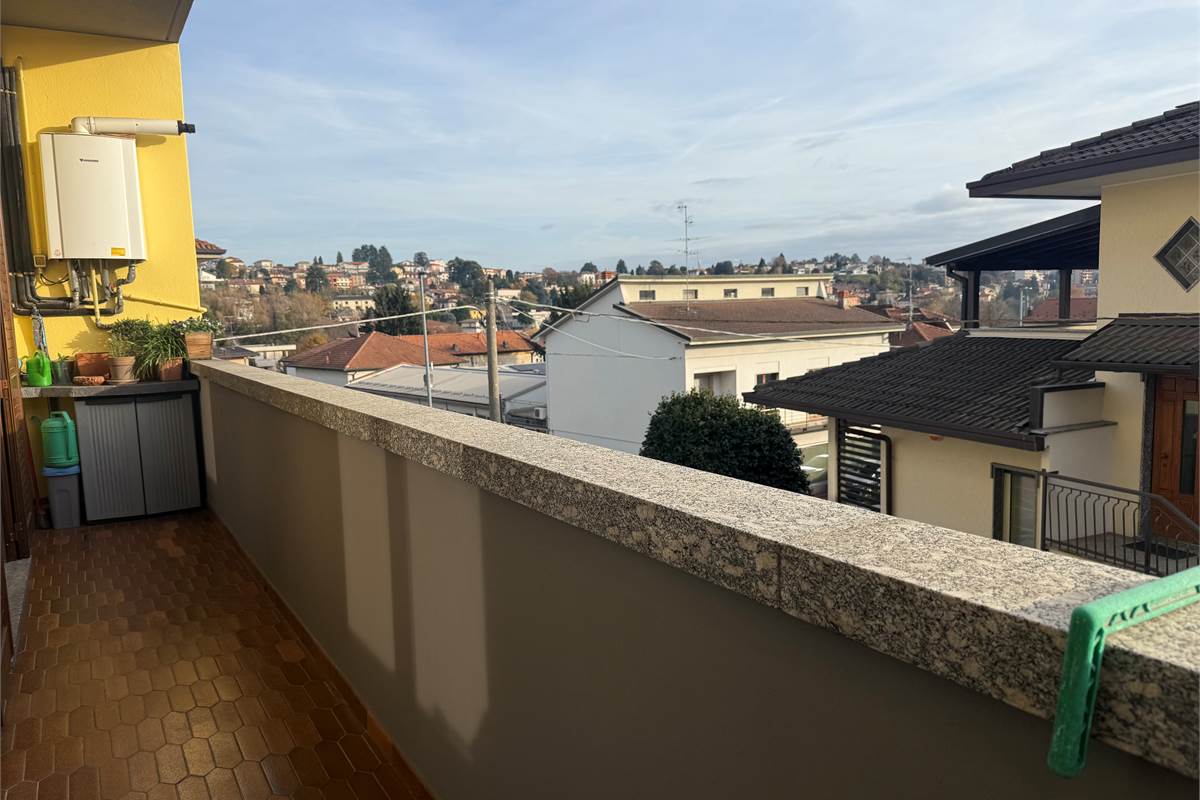 APPARTAMENTO LUMINOSO E PANORAMICO IN PICCOLA PALAZZINA 