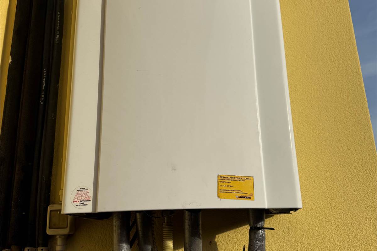 APPARTAMENTO LUMINOSO E PANORAMICO IN PICCOLA PALAZZINA 