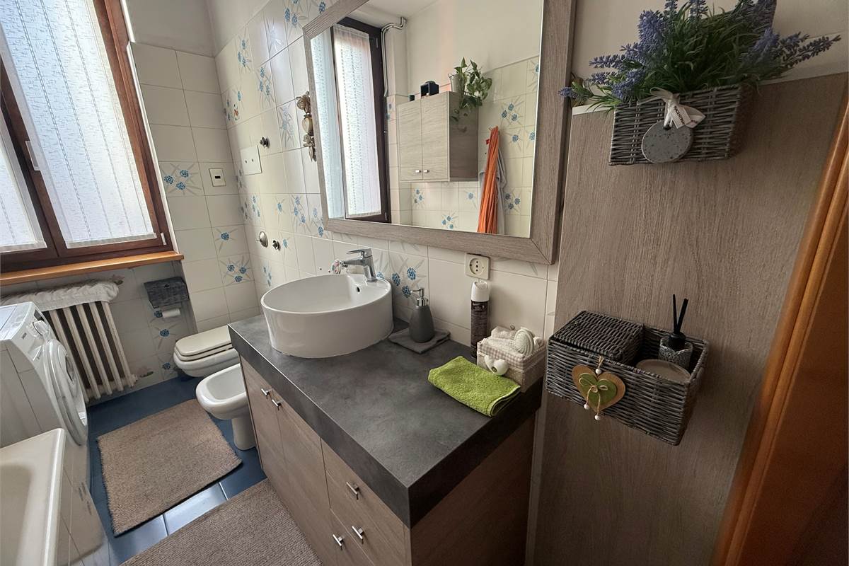 APPARTAMENTO LUMINOSO E PANORAMICO IN PICCOLA PALAZZINA 