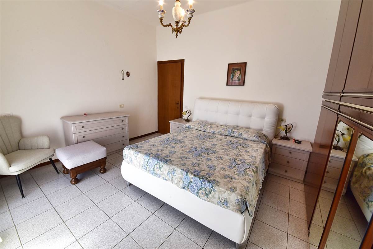 OLTRONA SAN MAMETE PORZIONE DI CASA IN CORTE CON BOX