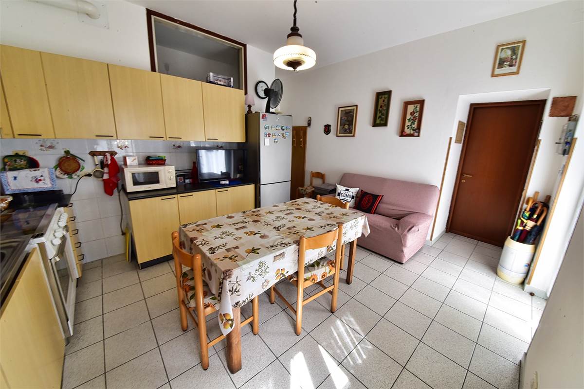 OLTRONA SAN MAMETE PORZIONE DI CASA IN CORTE CON BOX