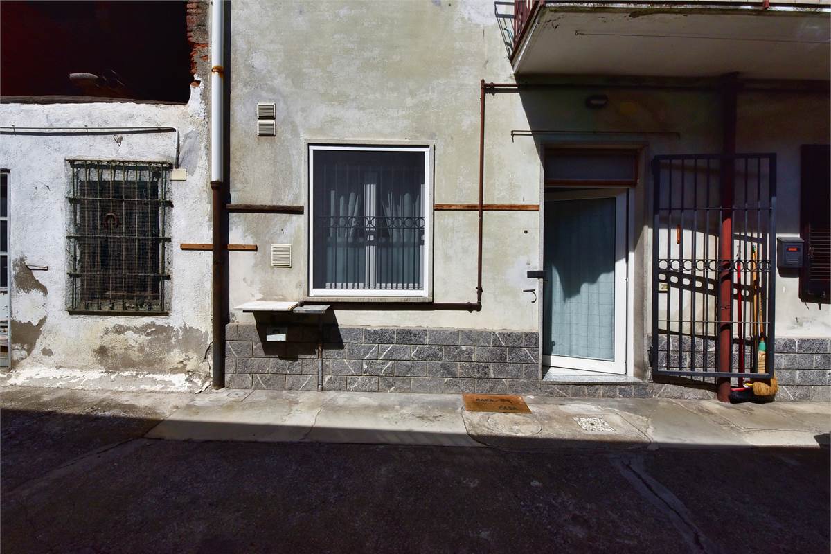 OLTRONA SAN MAMETE PORZIONE DI CASA IN CORTE CON BOX