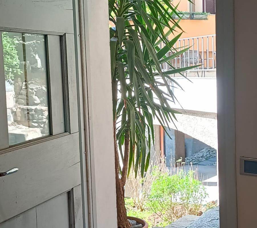 POGNANA LARIO - AFFASCINANTE PORZIONE DI CASA CON VISTA LAGO TERRAZZI E DEPANDANCE