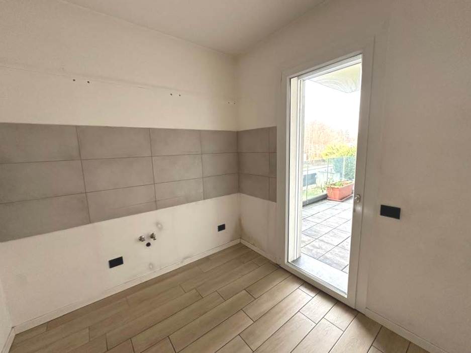 MOZZATE TRILOCALE CON TERRAZZO E BOX