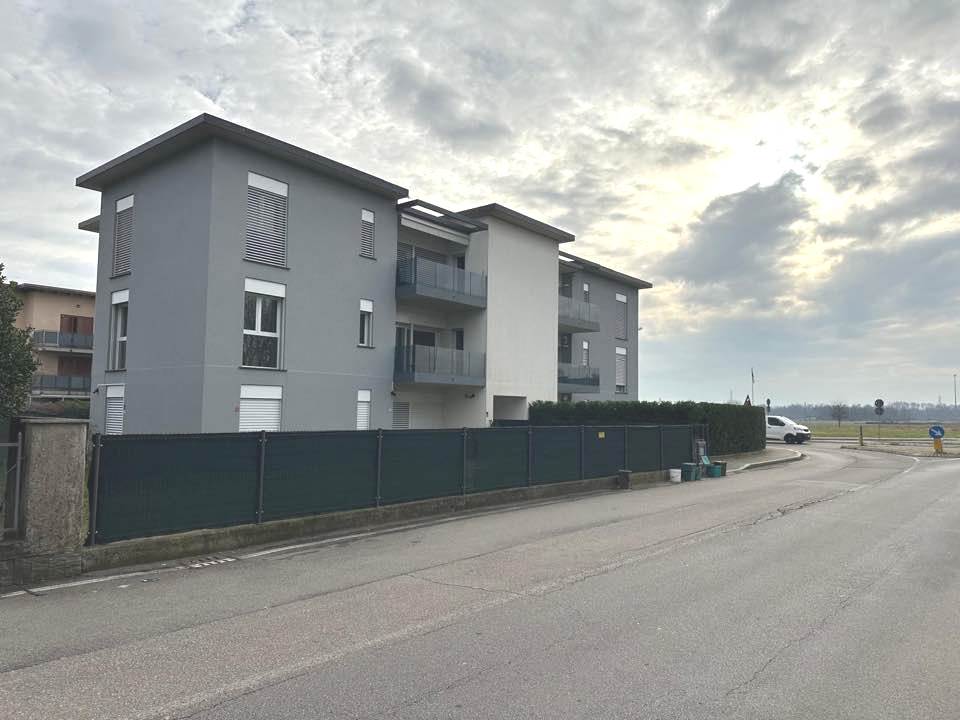 MOZZATE TRILOCALE CON TERRAZZO E BOX