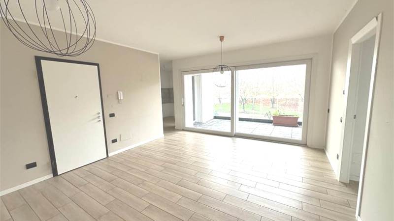 MOZZATE TRILOCALE CON TERRAZZO E BOX