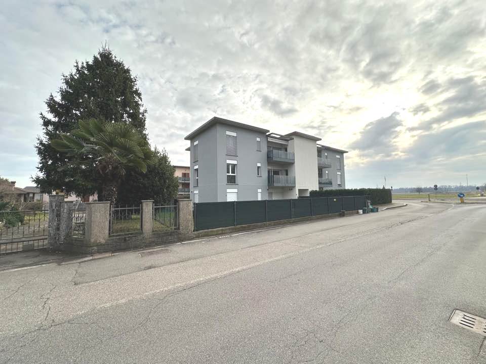 MOZZATE TRILOCALE CON TERRAZZO E BOX