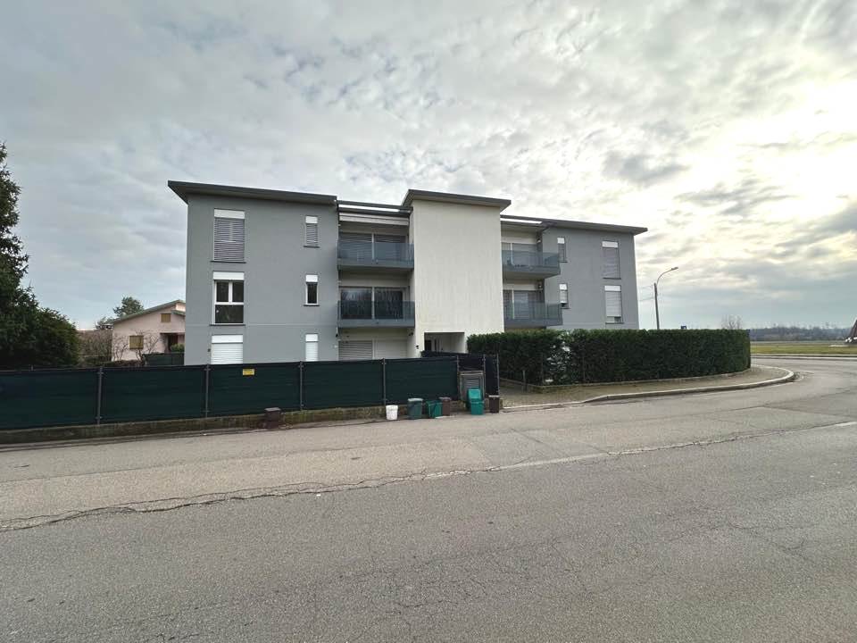 MOZZATE TRILOCALE CON TERRAZZO E BOX